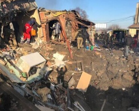 Повече от 11 души са ранени след руски удар в Източна Украйна