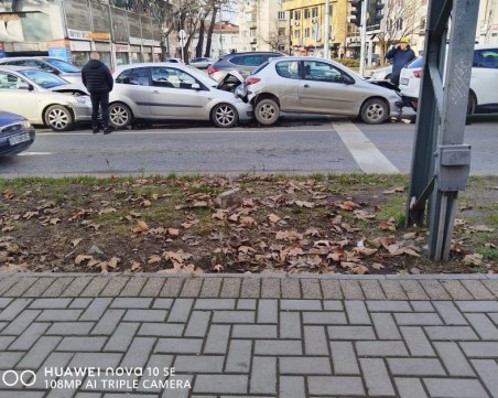 Верижна катастрофа на основен булевард в Пловдив