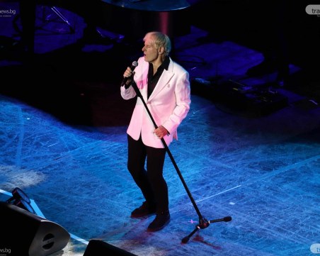 Певецът Майкъл Болтън се възстановява след мозъчна операция