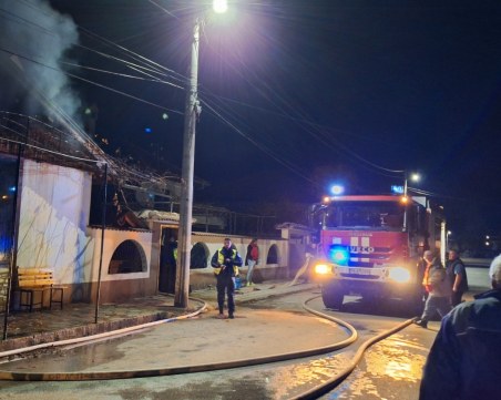 Пожар избухна в затворено заведение в пловдивско село