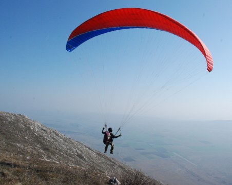 С два счупени крака парапланерист е бедствал 48 часа край Балчик
