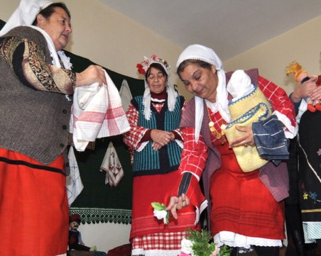 Бабинден е! Честит празник на всички акушери