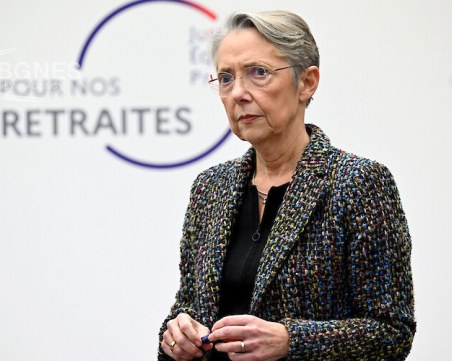 Френският премиер Елизабет Борн подаде оставка