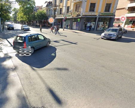 Издирват шофьор избягал, след като блъснал възрастен мъж в центъра на Пловдив