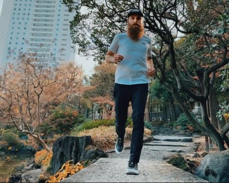 Канадец избяга 242 маратона на пет континента за една година