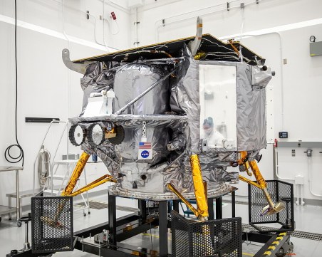 Стартира първата комерсиална мисия до Луната