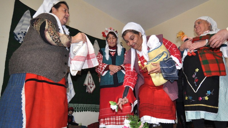 Бабинден е! Честит празник на всички акушери