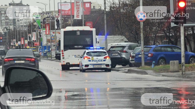 Катастрофа между автобус и автомобил на голямо пловдивско кръстовище