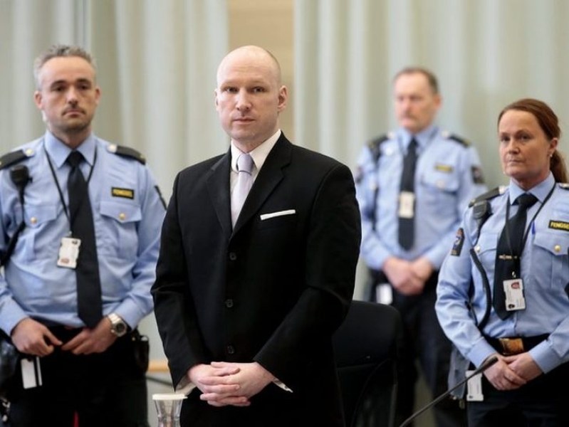 Масовият убиец Брайвик съди Норвегия, иска да не е в изолация