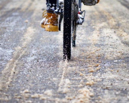 Градът, в който зимата не спира колоездачите