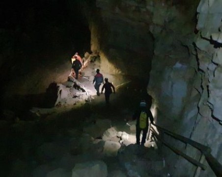 Спасиха блокираните туристи в пещера в Словения