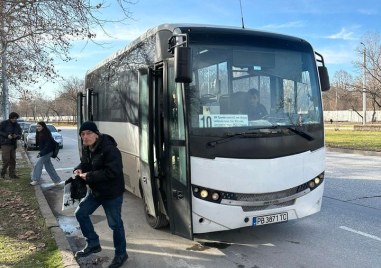 Автобус на градския транспорт в Пловдив аварира За това съобщиха