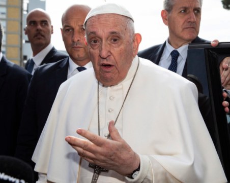 Папа Франциск е обезпокоен, има риск войната в Украйна да се превърне в забравен конфликт