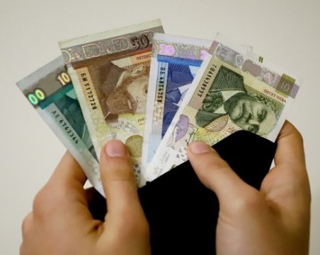 84% от българите разчитат само на заплата или пенсия