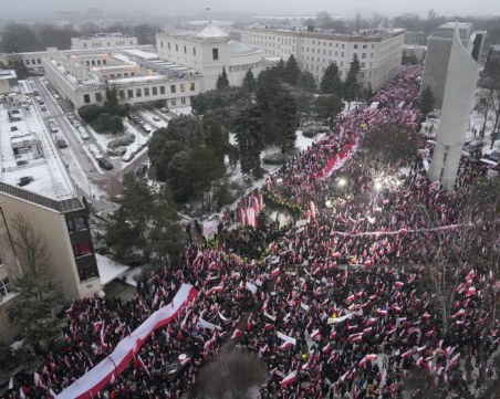 Хиляди в Полша излязоха на протест срещу правителството на Доналд Туск