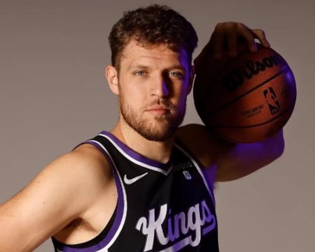 Контузия спира Везенков да играе в НБА