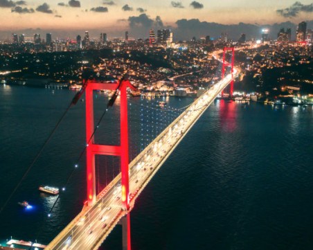 Нов исторически спад на турската лира