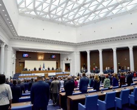 Първо заседание в НС за тази година, започват и разговорите за ротацията