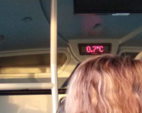 Студ в автобус за Пловдив, пътници мръзнат на 7°
