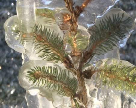 Вандалщина създаде ледена приказка в наш град