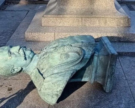 Заловиха мъжа, съборил паметника на граф Игнатиев