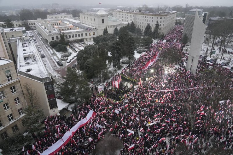 Хиляди в Полша излязоха на протест срещу правителството на Доналд Туск