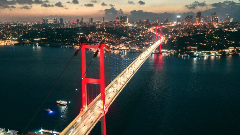 Нов исторически спад на турската лира