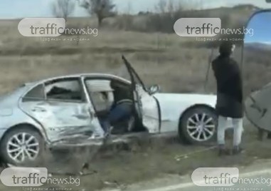 Катастрофа между два автомобила се е случила малко преди входа