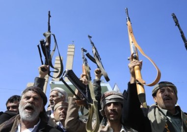 Край бреговете на Йемен бойци на хутите погрешка са атакували с
