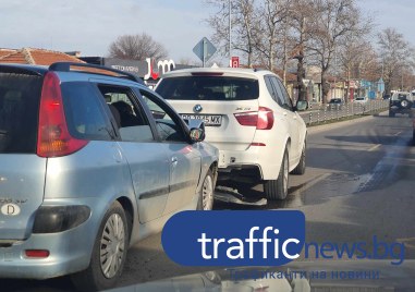 Катастрофа затруднява движението на един от най натоварените булеварди в Пловдив