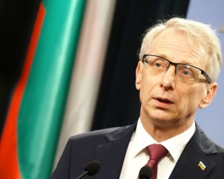 Денков: Внасяме ток, защото е по-евтино