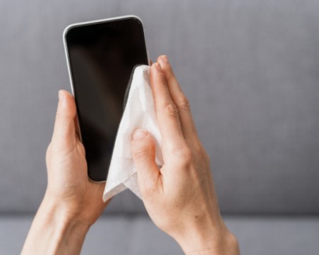 Колко често и как да почистваме телефона си?