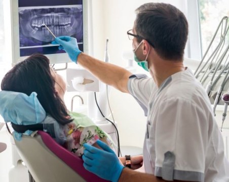 Пловдивски зъболекар изгърмя с 3500 лв. заради немарливост при поставяне на имплант