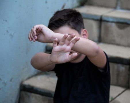 Арестуваха майка и пастрок заради системен побой над 5-годишно дете в Пловдив