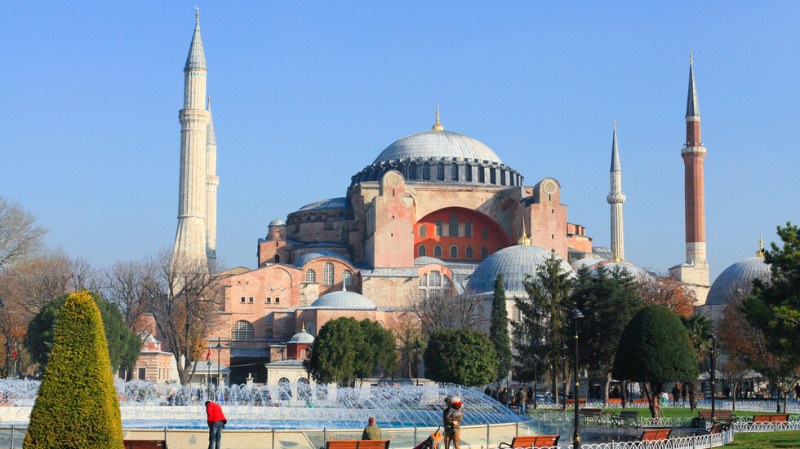 Чужденците ще плащат 25 евро такса за посещение на „Света София” в Истанбул