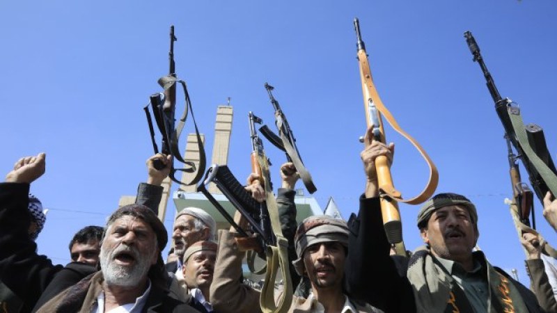 Край бреговете на Йемен бойци на хутите погрешка са атакували с