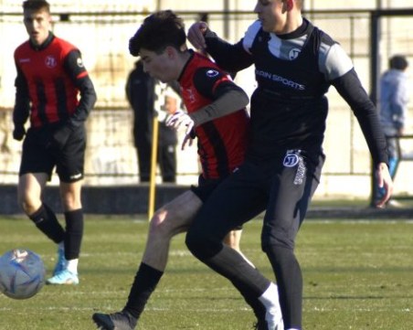 Локо с победа в първата си контрола