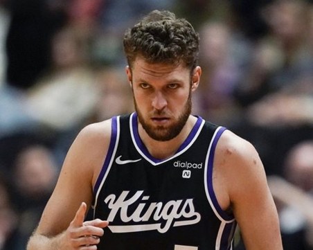 Везенков се завърна в игра, но Сакраменто загуби