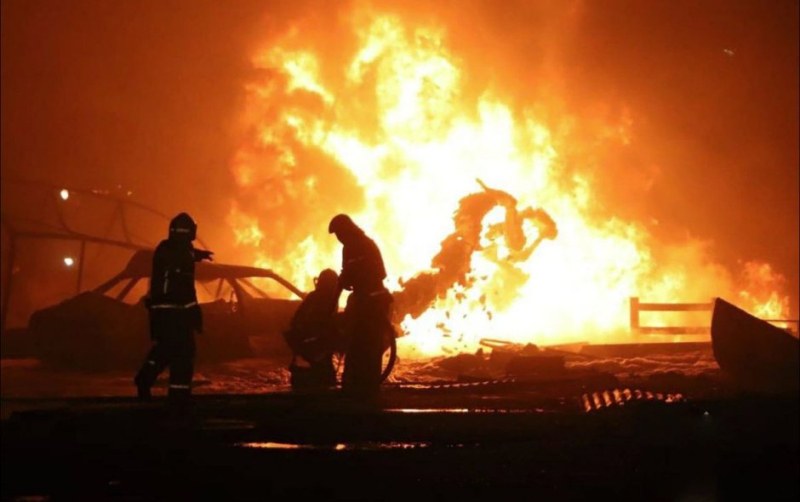 Голям пожар се разпространи в склад на руската компания за