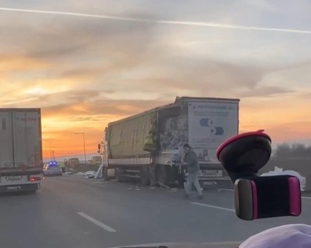 Два тира се удариха на Околовръстното на София
