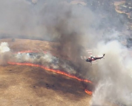 Над 200 огнеборци гасят огромен горски пожар в Австралия