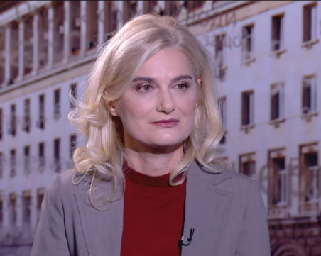 Зарица Динкова: Влизането ни в Шенген по въздух и море ще улесни туристите