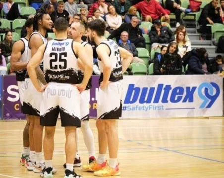 Академик търси втора поредна победа като домакин