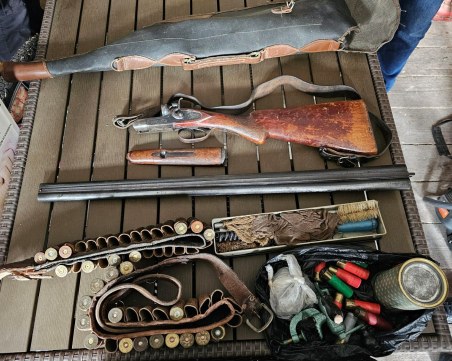 Акция спипа бракониер от Пазарджишко, иззеха от дома му ценни монети и незаконно оръжие