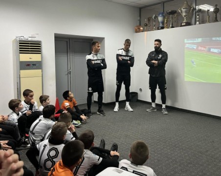 Час по история за децата от школата на Локомотив