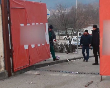 Откриха труп на мъж пред стадиона в Симитли