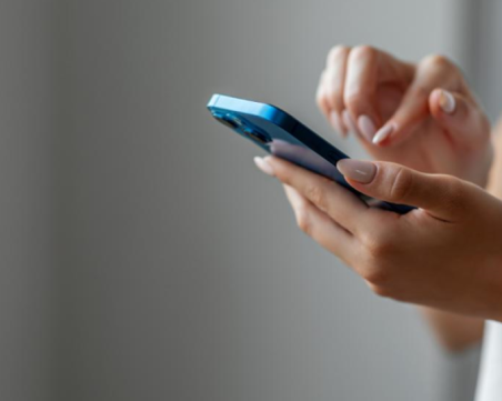 Жена даде над 3500 лв. на измамници след комуникация през мобилно приложение