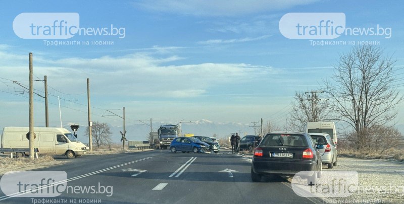 Катастрофа затруднява движението на пътя Пловдив-Карлово