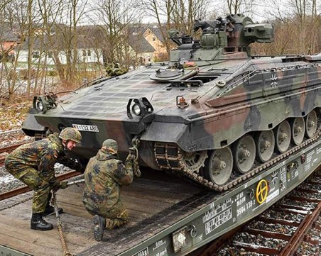 НАТО обясни появата на сценарий за война с Русия