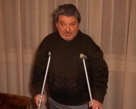 Пловдивчанинът, осъдил общината за над 30 бона, още не може да ходи без патерици